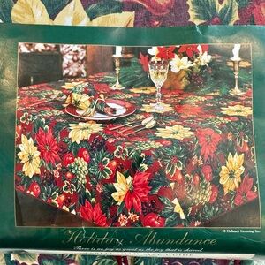 Holiday Tablecloth & 6 Napkins
